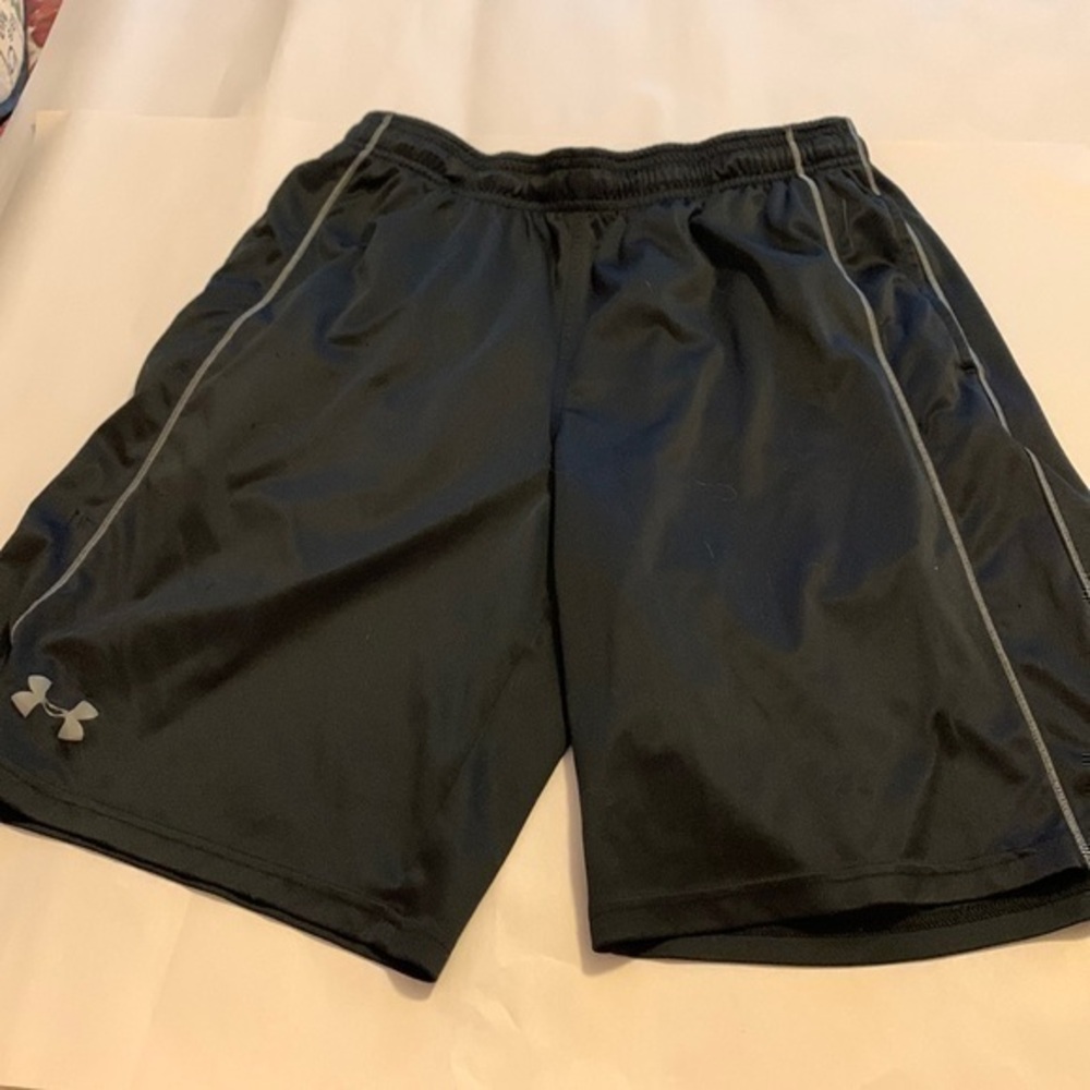 Under armour athletic shorts size M